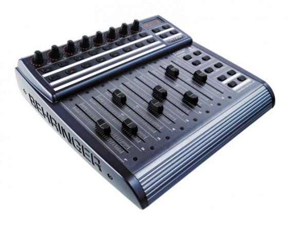 A fader wing connected to Cuelux offers you more control