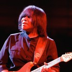 Joan Armatrading on stage with her DPA 4088 headband mic