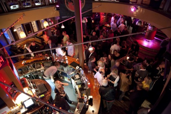 09focus_26 The exhibitor party in a large sports bar on the first night proved a big hit and a great opportunity to relax and network.