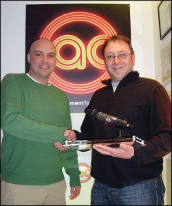 crystal_roc_microphone_winner Peter Butler recieves him prize, the first Sennheiser G3 Crystal Roc microphone.