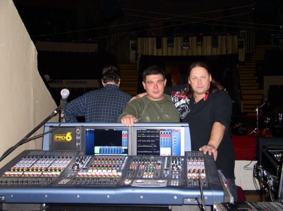 midas-pro6-ukraine Pavel Vorotnikov (left) with Vitaliy Siroshtan and the Midas PRO6 on tour with Philipp Kirkorov in Donetsk
