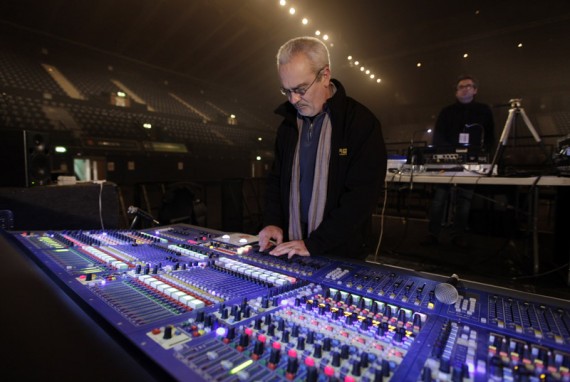 Andrew Jones, Paul Weller’s FOH engineer, with the Midas XL8 Andrew Jones, Paul Weller’s FOH engineer, with the Midas XL8