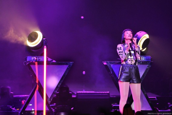 Robe ICONA POP 3869 by Steve Jennings