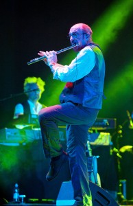 Ian Anderson and team performing Homo Erraticus and the very bes