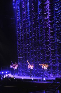 Kinesys Swings Both Ways with Robbie Williams 3. Credit Ric Lipson (c) Farrell