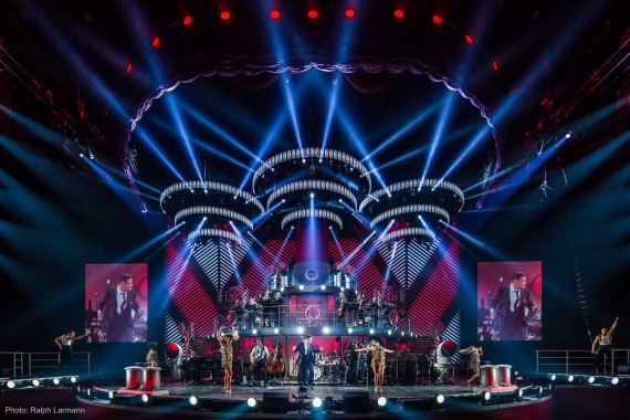 Kinesys Swings Both Ways with Robbie Williams. Credit Ralph Larmann (c) Farrell Music Ltd