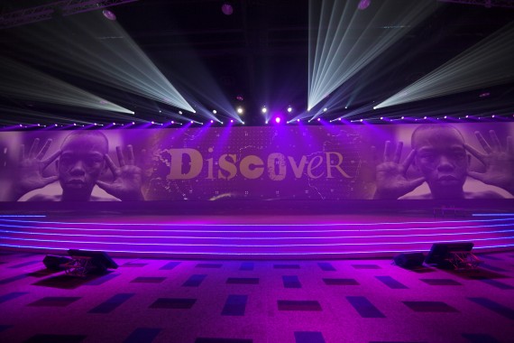 Robe MGG large corporate show mgg191801085