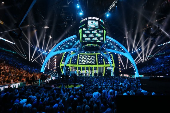 Robe CMT Awards 2015 - photo courtesy 2015 CMT Music Awards by Maximum Exposure John Russell 20150610JR505