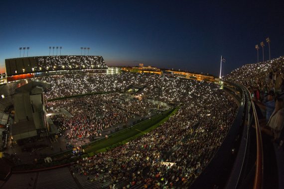 Robe Kenny Chesney Photo Apr 23